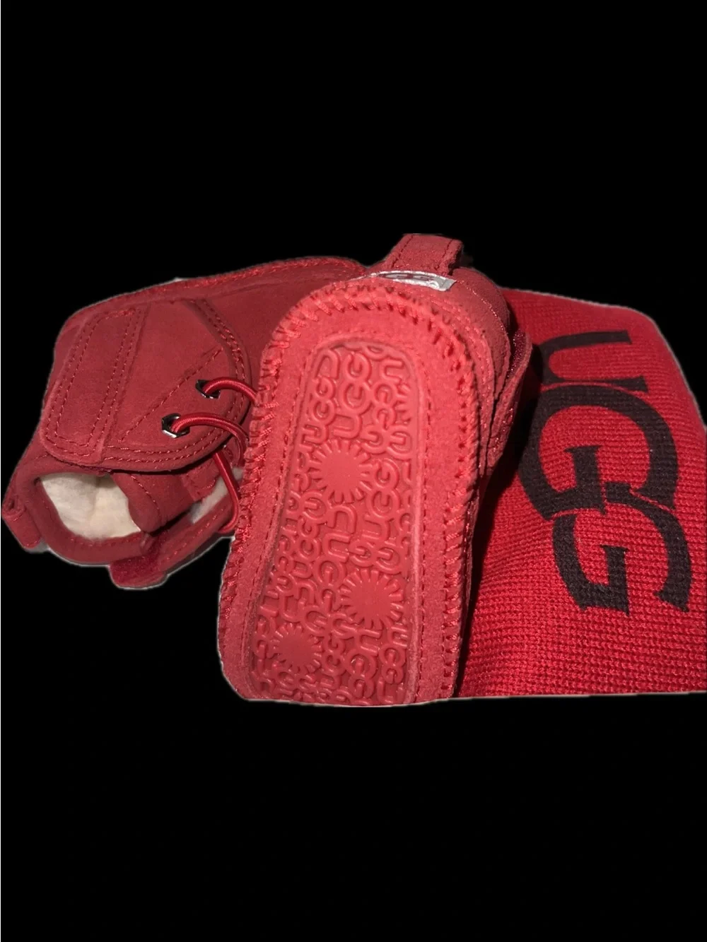 UGG Baby Neumel Lined Red Booties & Ugg Beanie Gift Set Size 0/1